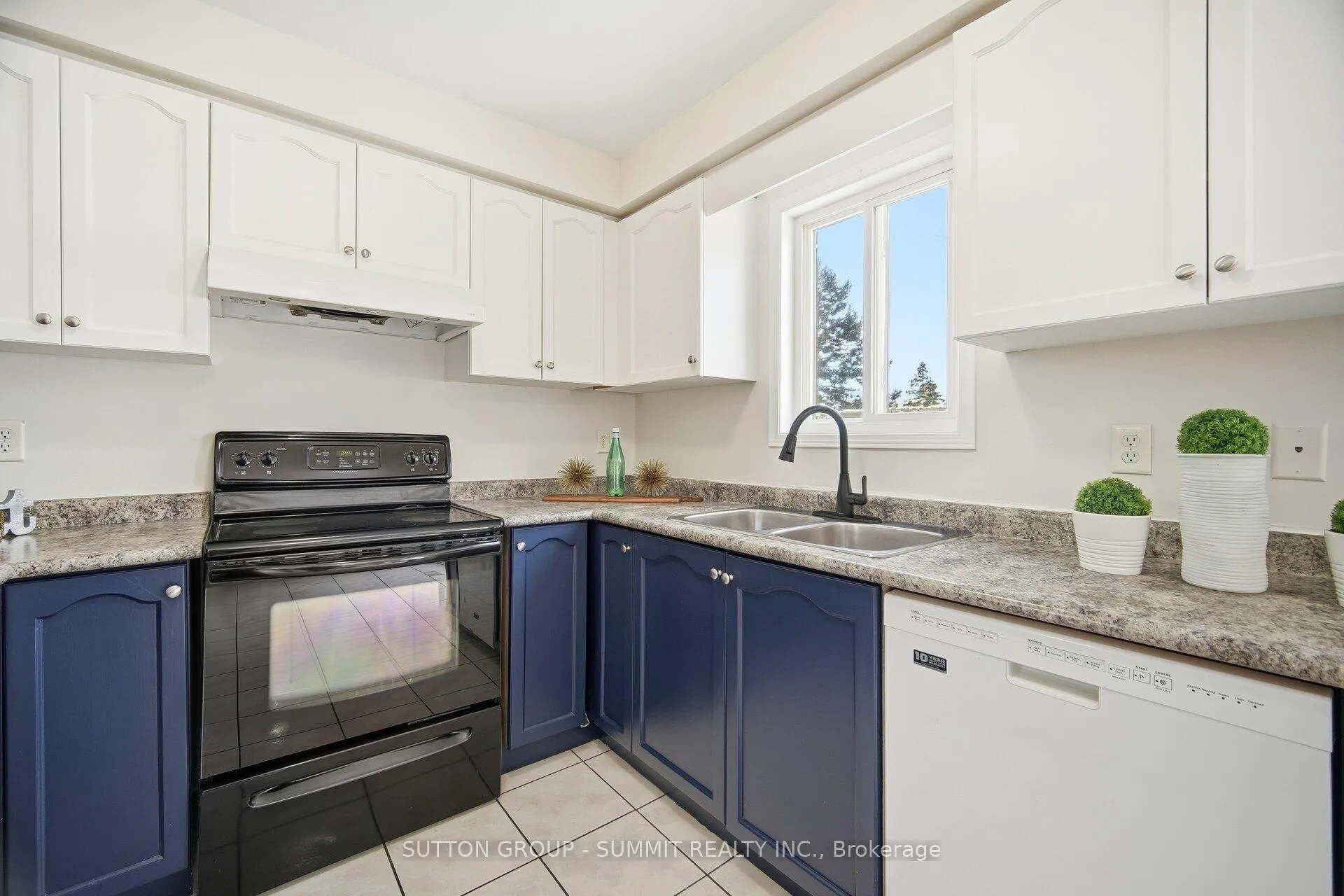 Photo 10 of 91 Woodhaven Drive, Brampton, Fletcher's Meadow — HOMEH