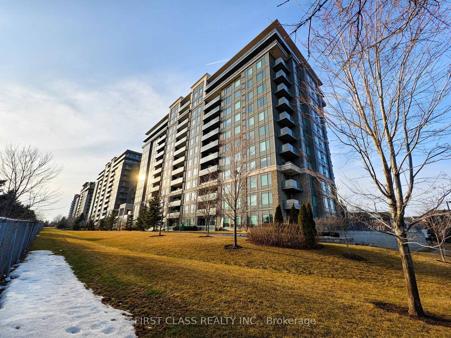 Front of Unit Rg2, 325 South Park Road
