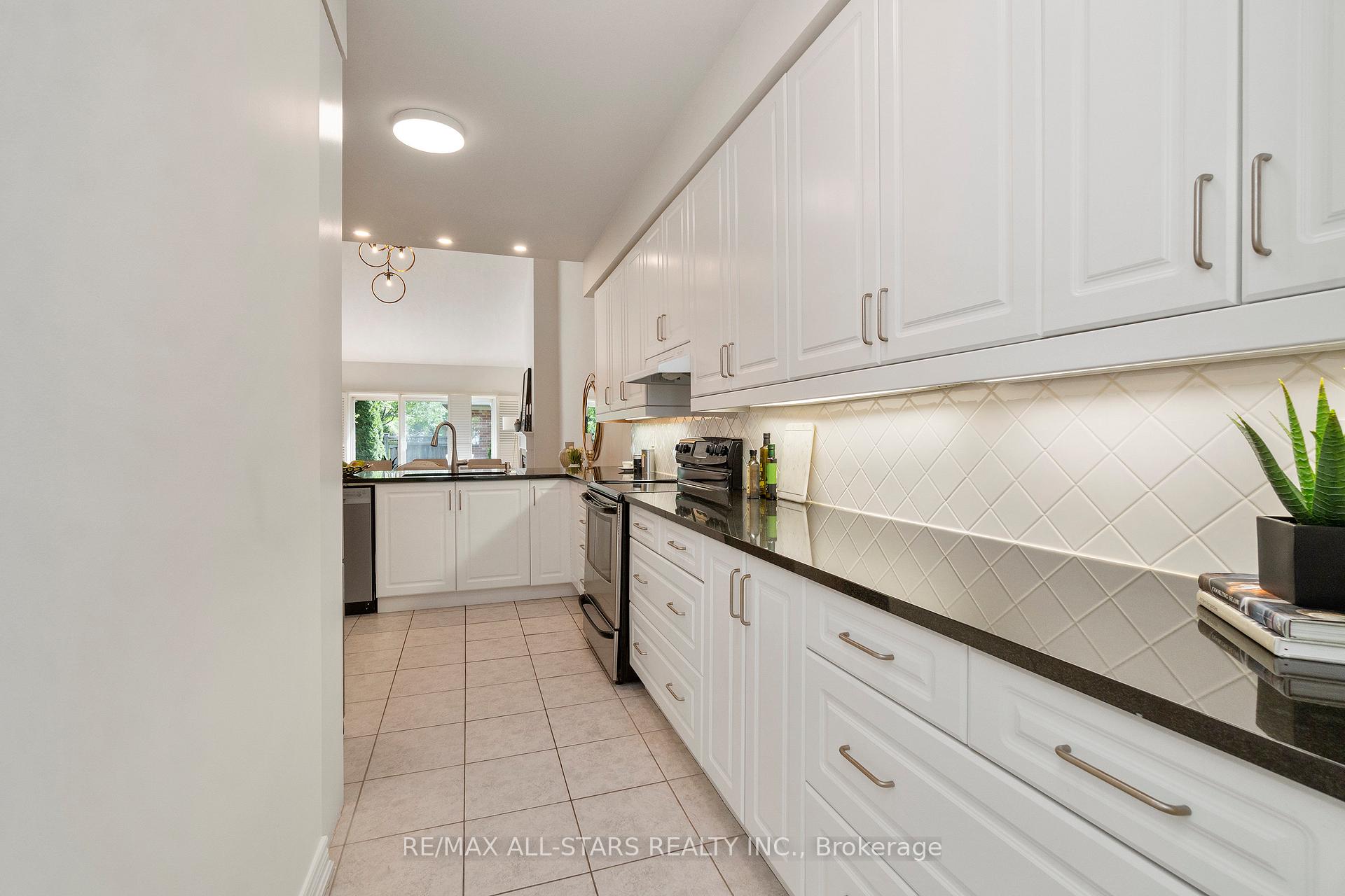 Photo 23 of 57 Oasis Way, Markham, Greensborough — HOMEH