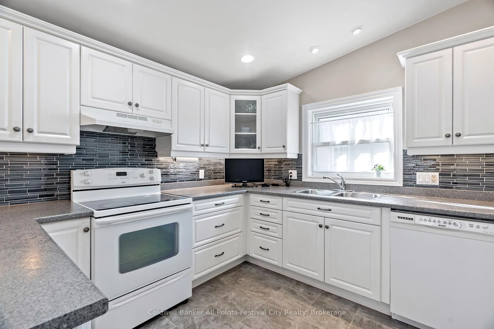 Photo 13 of 264 Huron Road, Goderich, Goderich (Town) — HOMEH