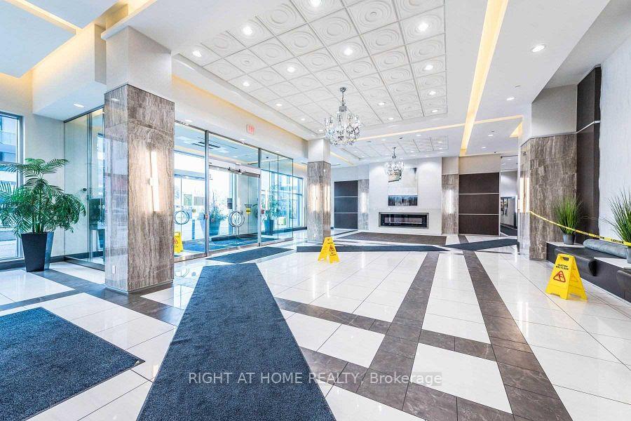 Photo 5 of Unit 417, 7161 Yonge Street, Markham, Thornhill — HOMEH