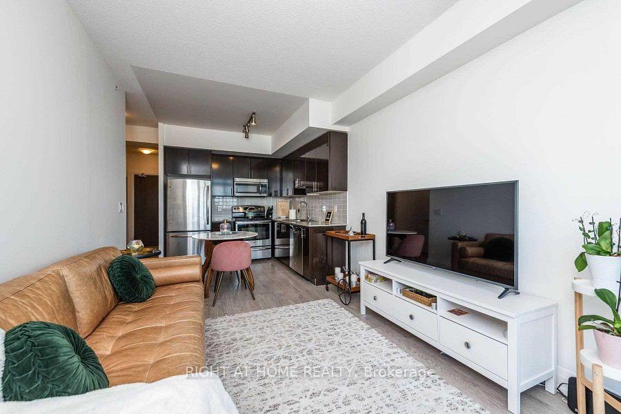 Photo 7 of Unit 417, 7161 Yonge Street, Markham, Thornhill — HOMEH