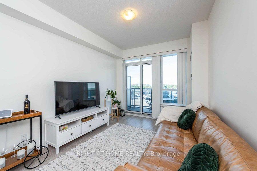 Photo 8 of Unit 417, 7161 Yonge Street, Markham, Thornhill — HOMEH