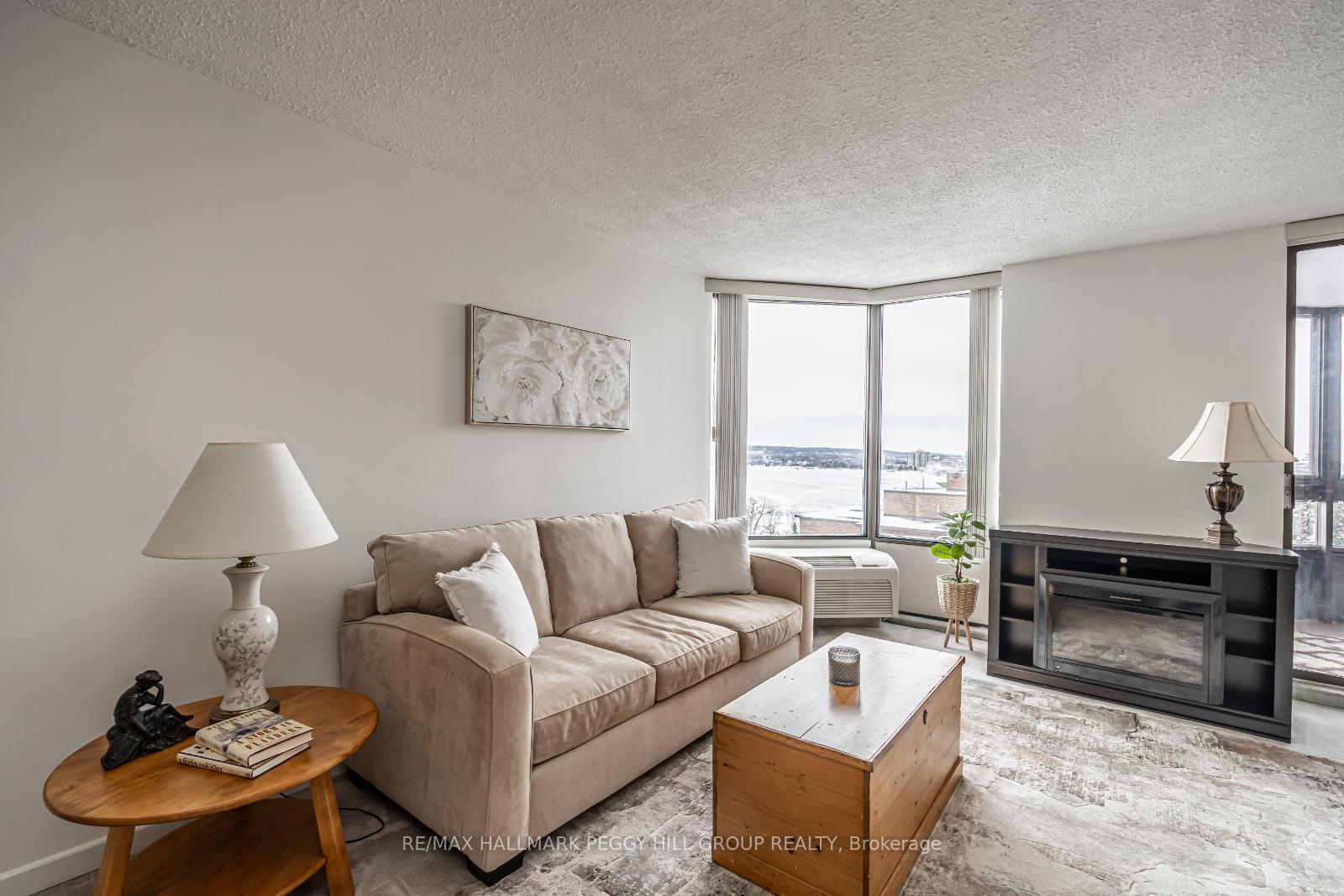 Photo 6 of Unit 806, 181 Collier Street, Barrie, North Shore — HOMEH