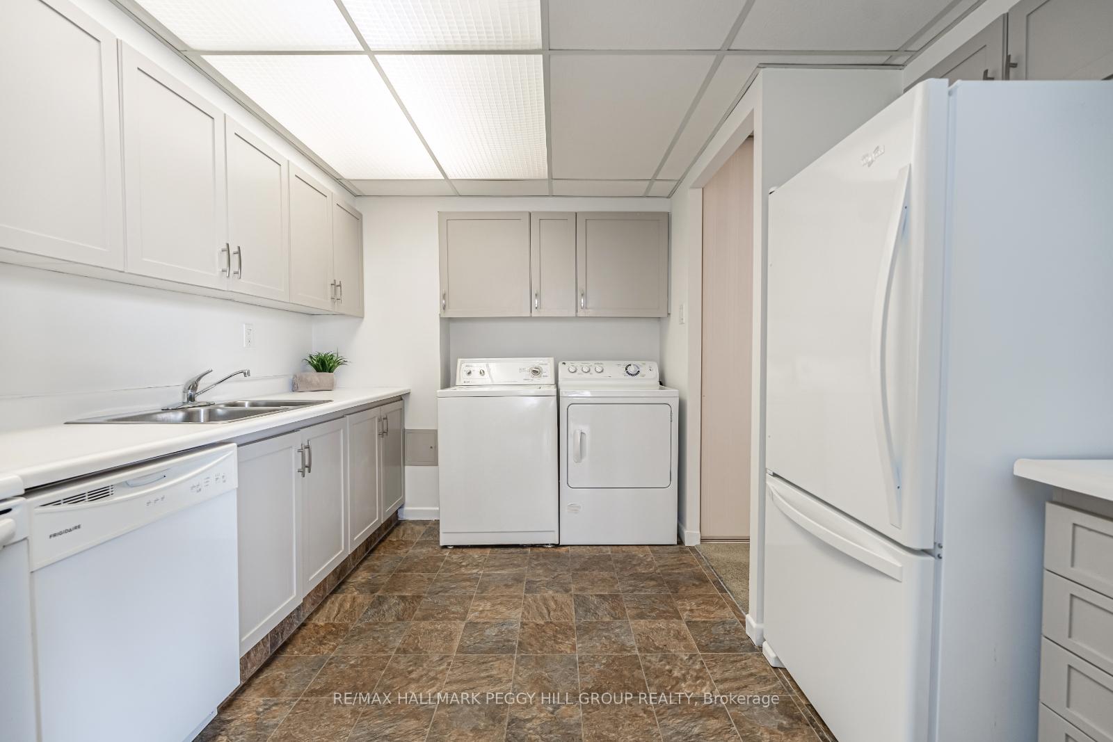 Photo 8 of Unit 806, 181 Collier Street, Barrie, North Shore — HOMEH