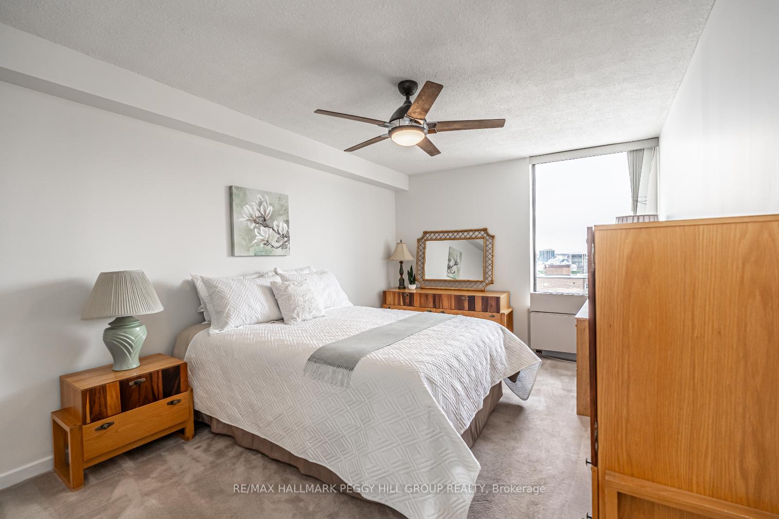Photo 11 of Unit 806, 181 Collier Street, Barrie, North Shore — HOMEH