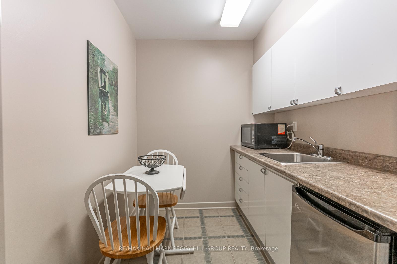 Photo 18 of Unit 806, 181 Collier Street, Barrie, North Shore — HOMEH