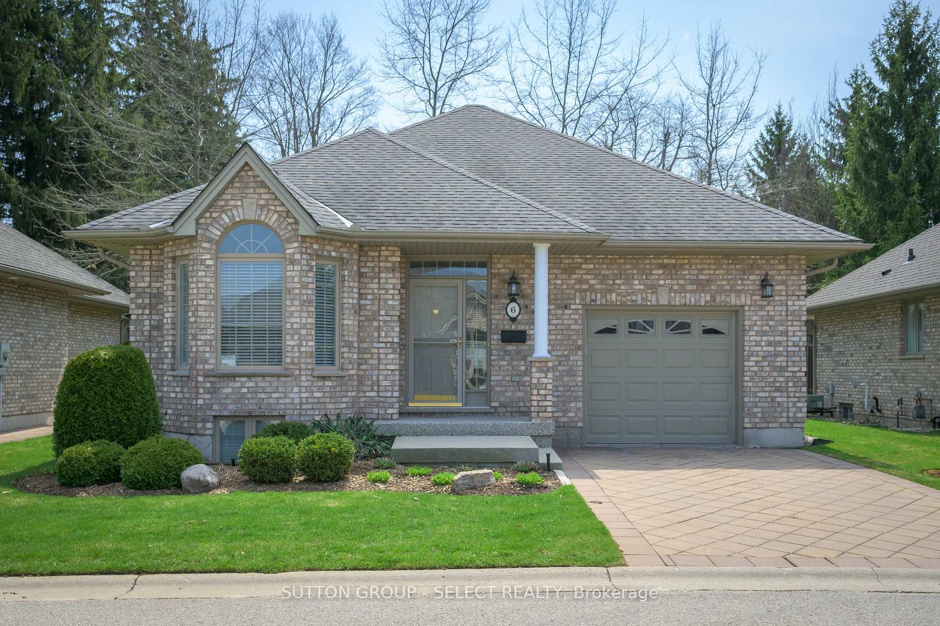 Front of Unit 6, 665 Commissioners Road W