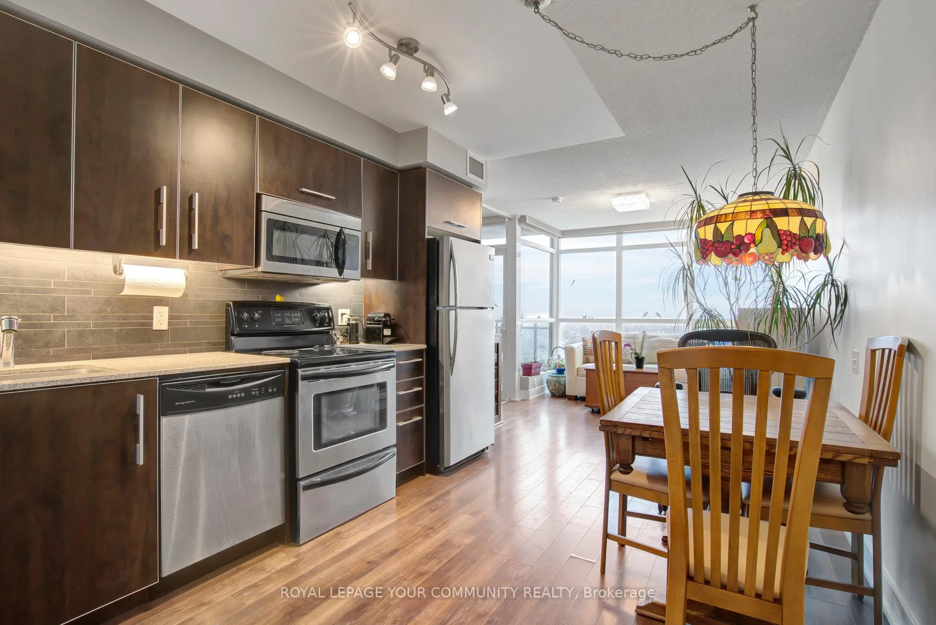Photo 3 of Unit 1806, 1048 Broadview Avenue, Toronto, Broadview North — HOMEH