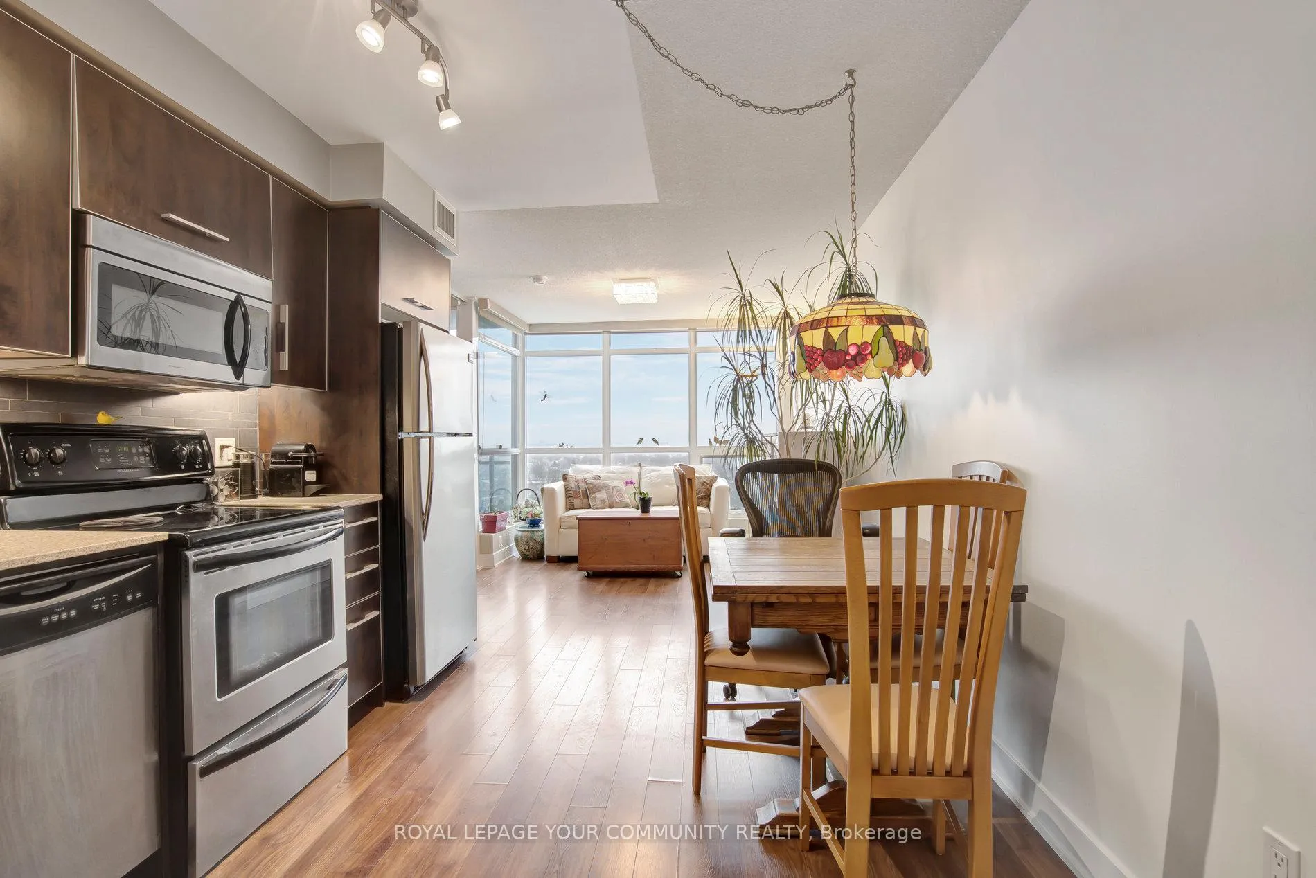 Photo 5 of Unit 1806, 1048 Broadview Avenue, Toronto, Broadview North — HOMEH