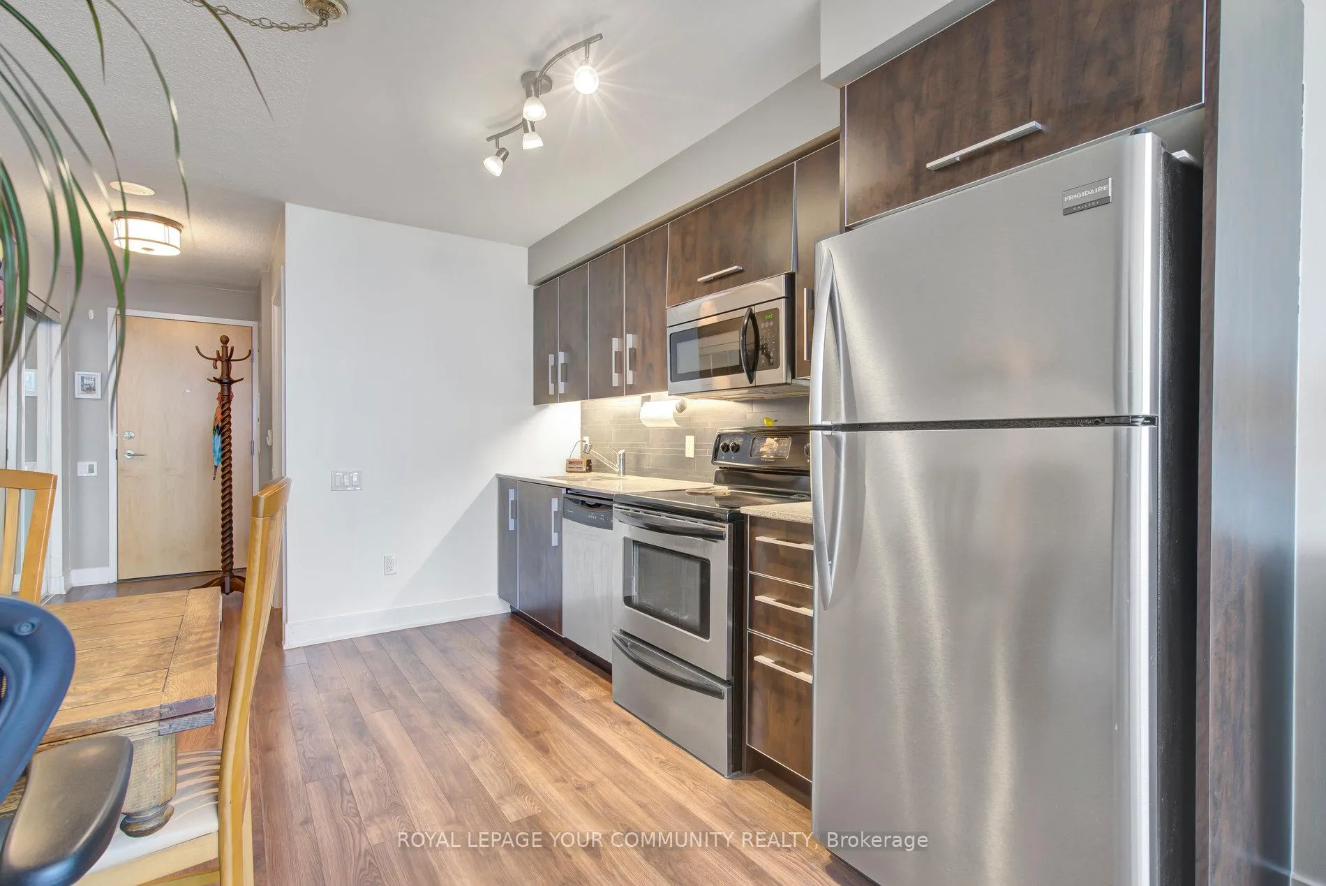 Photo 14 of Unit 1806, 1048 Broadview Avenue, Toronto, Broadview North — HOMEH