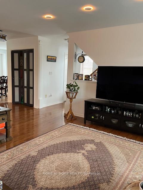Photo 3 of 56 Knoll Haven Circle, Caledon, Bolton North — HOMEH