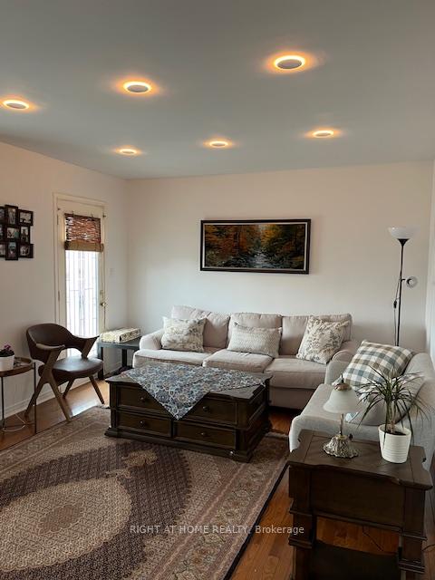 Photo 10 of 56 Knoll Haven Circle, Caledon, Bolton North — HOMEH