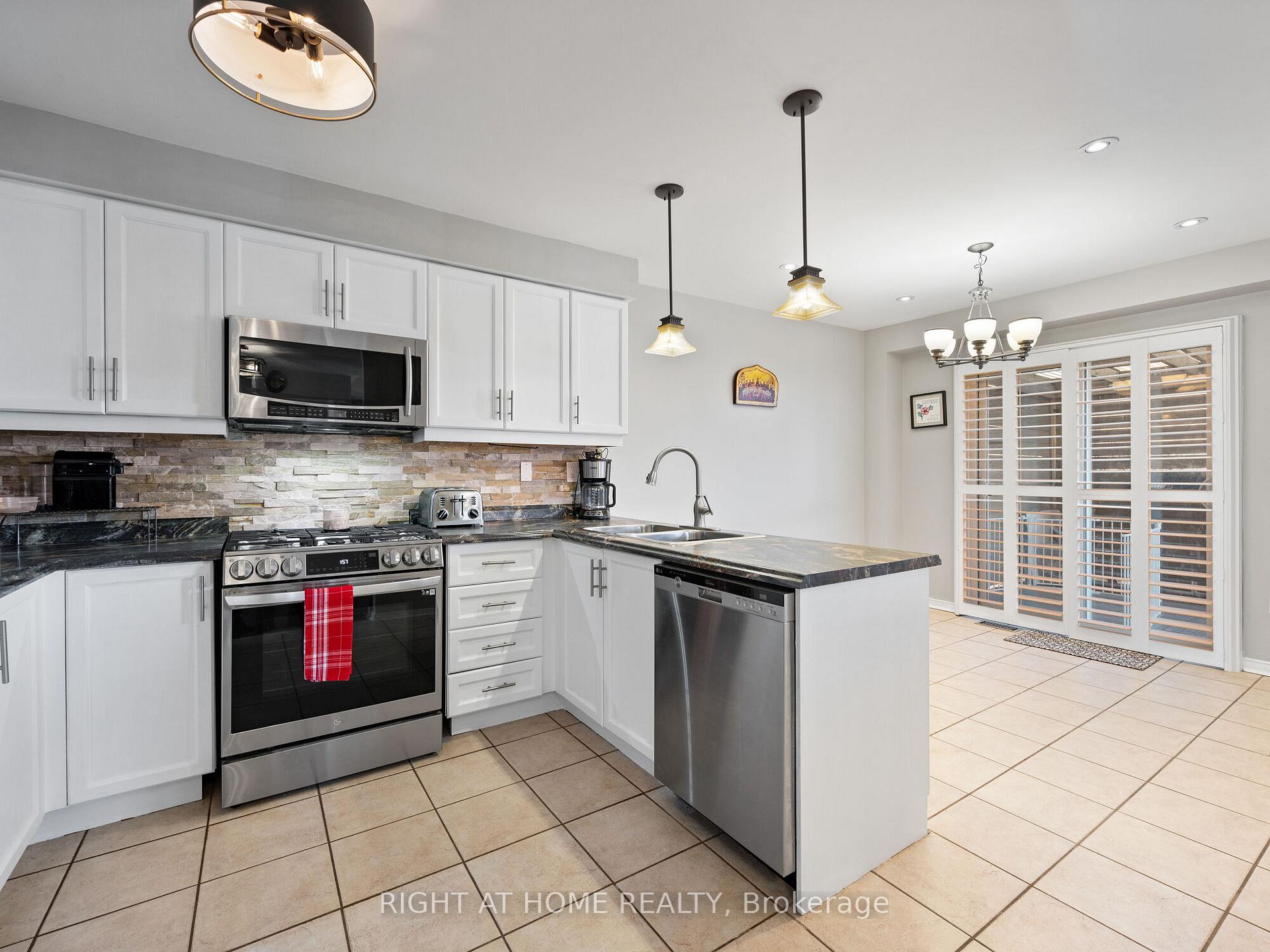 Photo 9 of 56 Knoll Haven Circle, Caledon, Bolton North — HOMEH