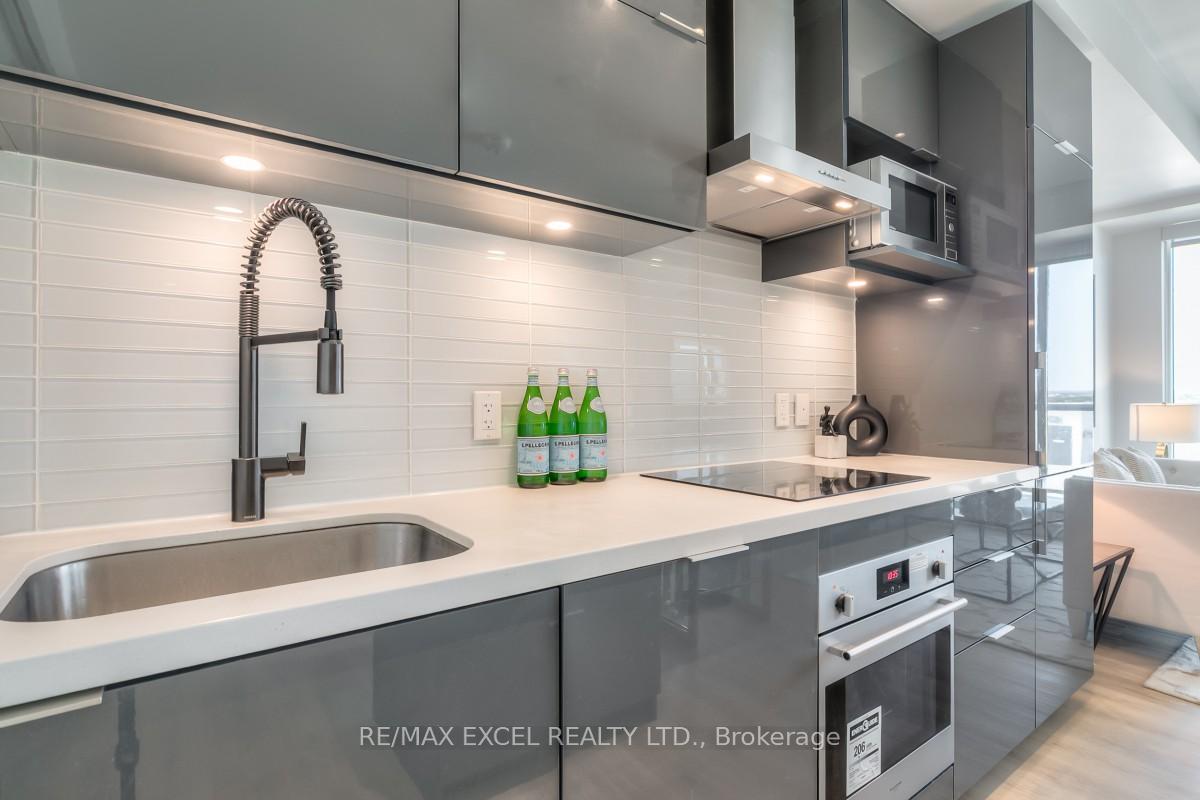 Photo 11 of Unit 903, 8 Rouge Valley Drive W, Markham, Unionville — HOMEH