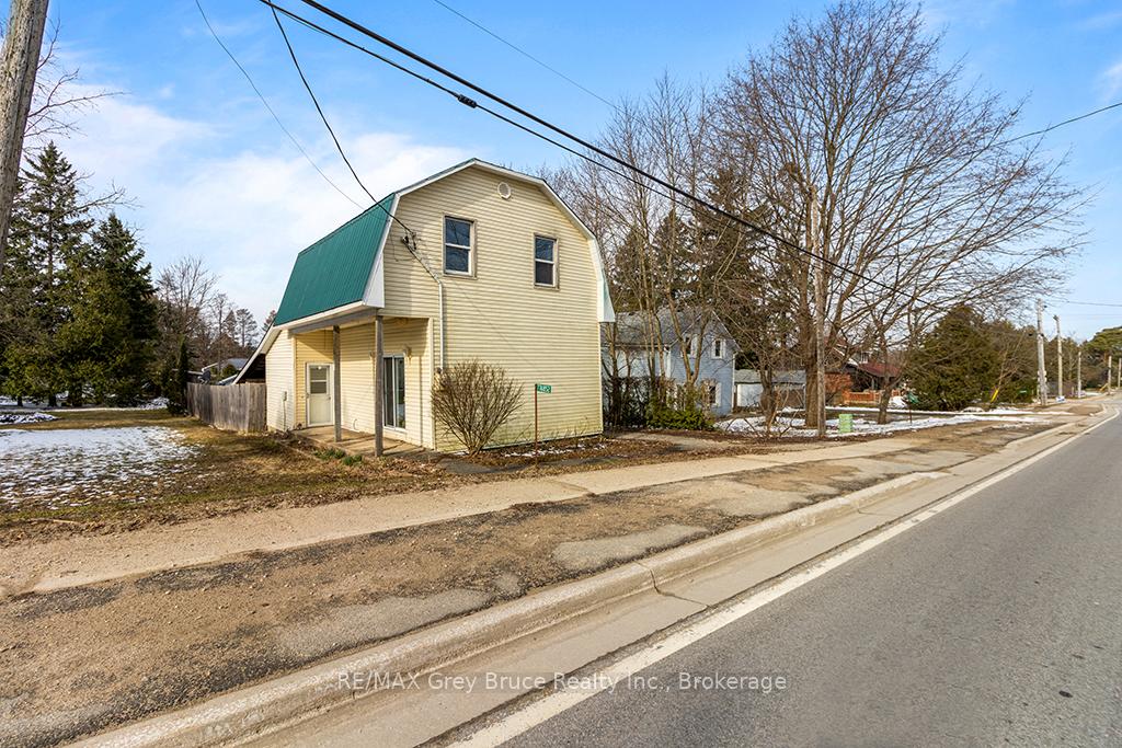 Front of 776852 highway 10 S