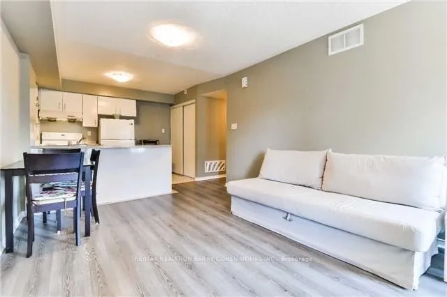 Photo 4 of Unit 205, 308 John Street, Markham, Aileen-Willowbrook — HOMEH
