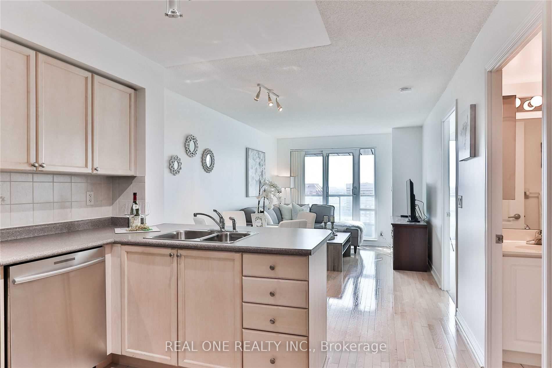 Front of Unit 2108, 33 Elm Drive