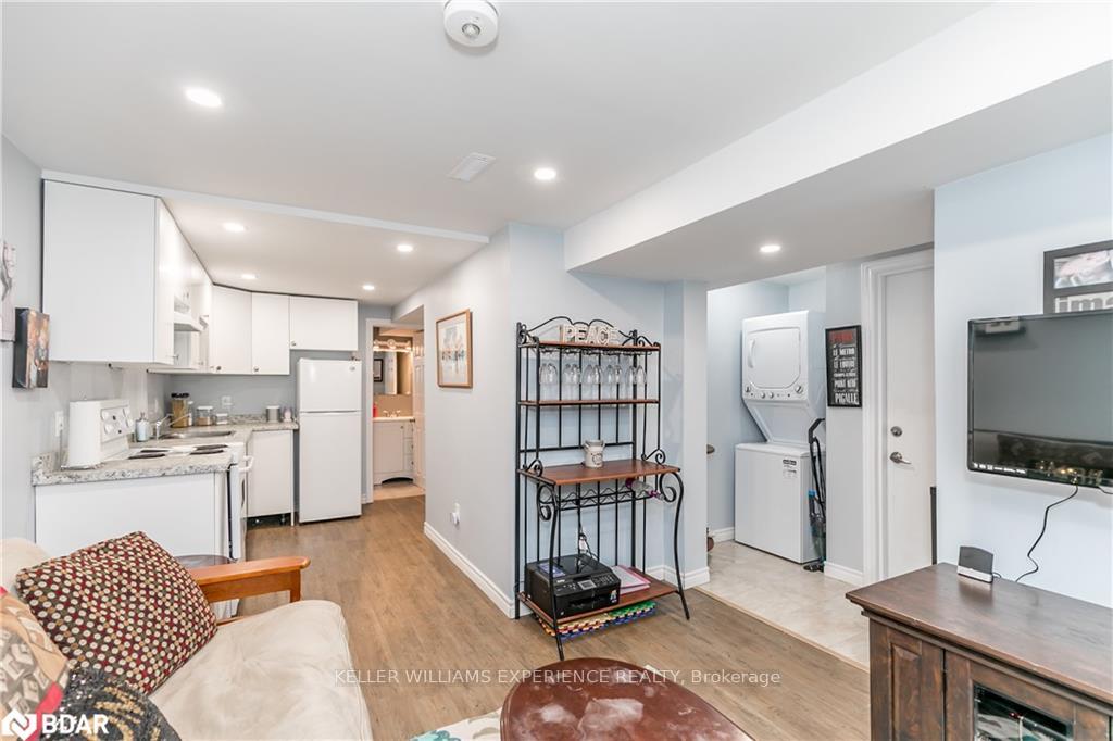 Photo 4 of 249A Cundles Road W, Barrie, Letitia Heights — HOMEH