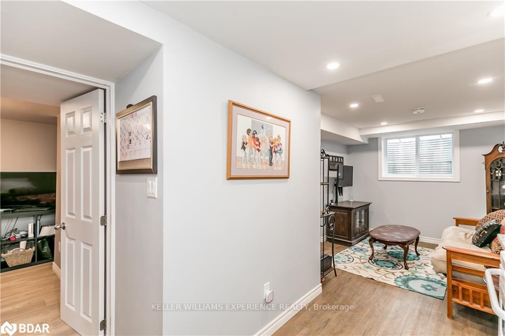 Photo 5 of 249A Cundles Road W, Barrie, Letitia Heights — HOMEH