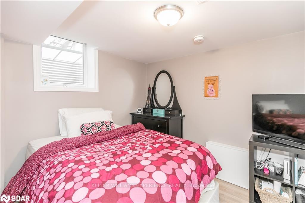 Photo 6 of 249A Cundles Road W, Barrie, Letitia Heights — HOMEH