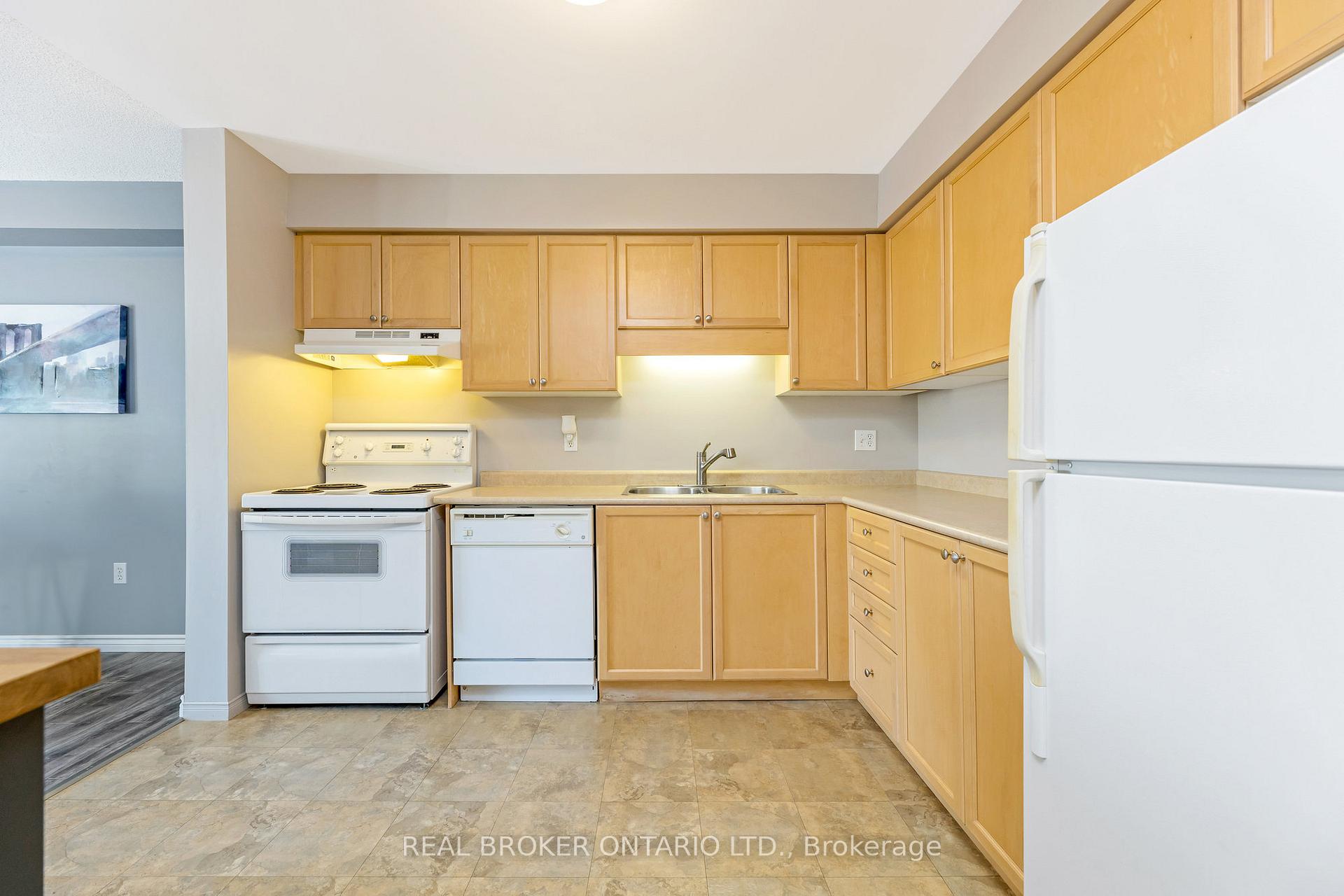 Photo 12 of 56 Roehampton Crescent, Guelph, Pineridge/Westminster Woods — HOMEH
