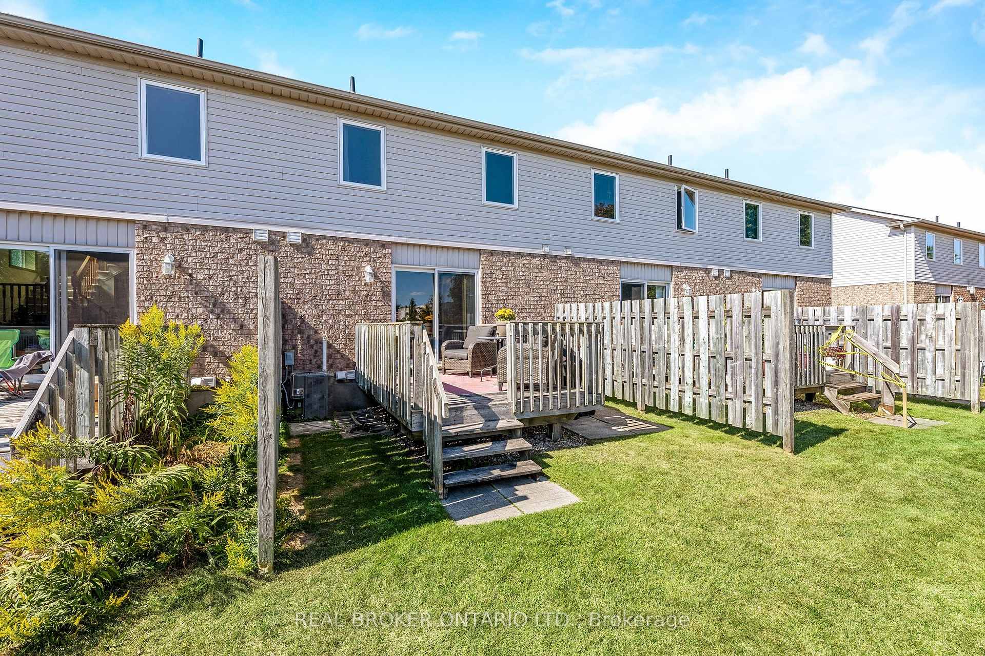 Photo 43 of 56 Roehampton Crescent, Guelph, Pineridge/Westminster Woods — HOMEH
