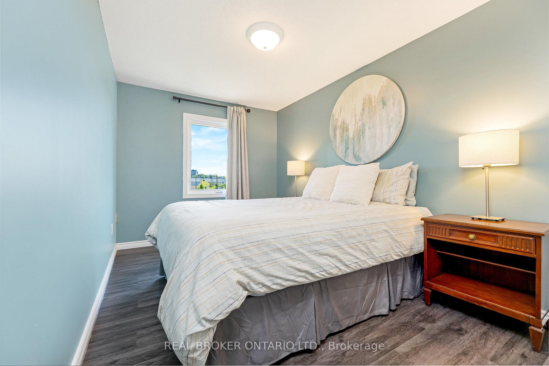 Photo 37 of 56 Roehampton Crescent, Guelph, Pineridge/Westminster Woods — HOMEH
