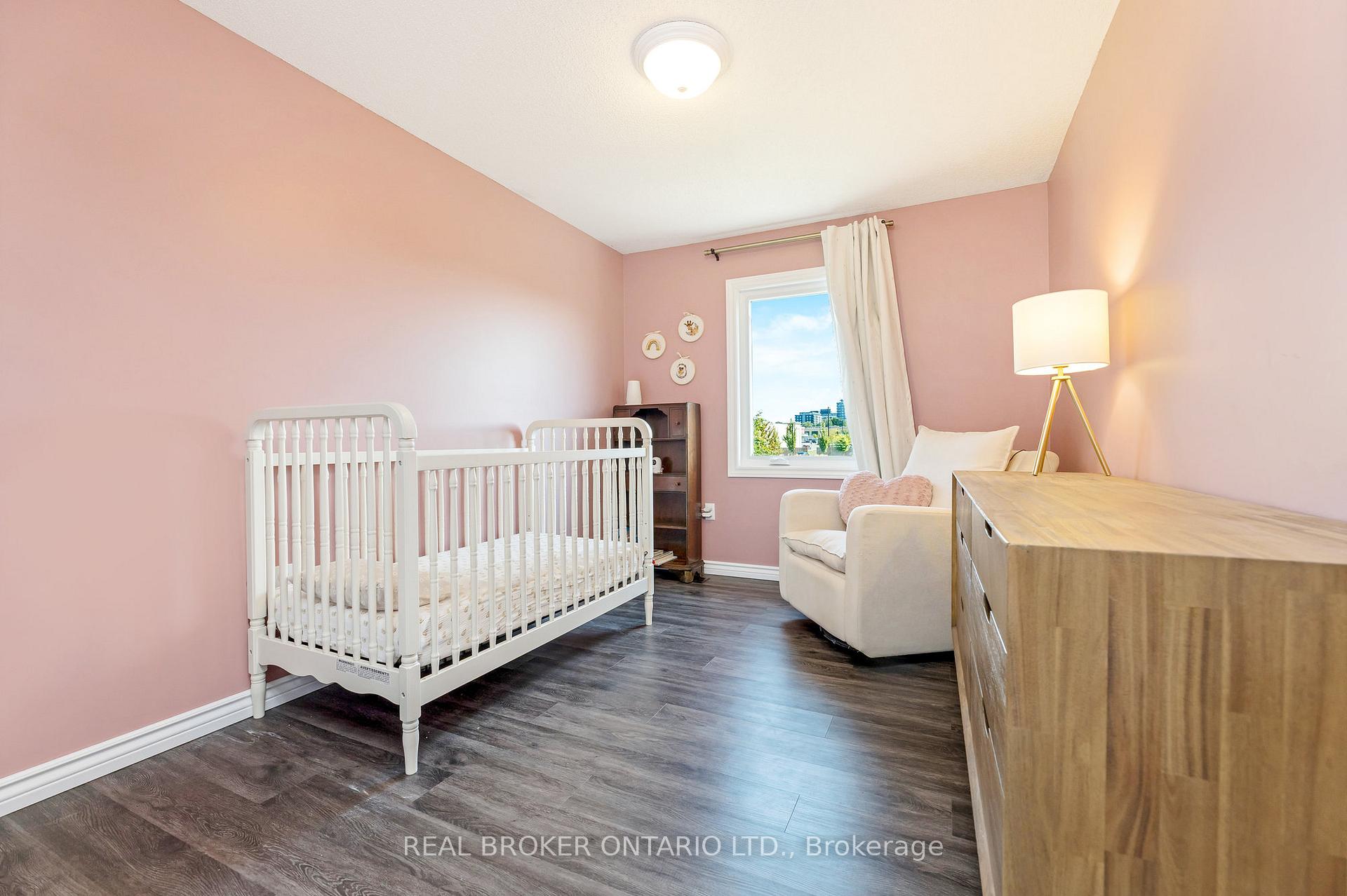 Photo 38 of 56 Roehampton Crescent, Guelph, Pineridge/Westminster Woods — HOMEH