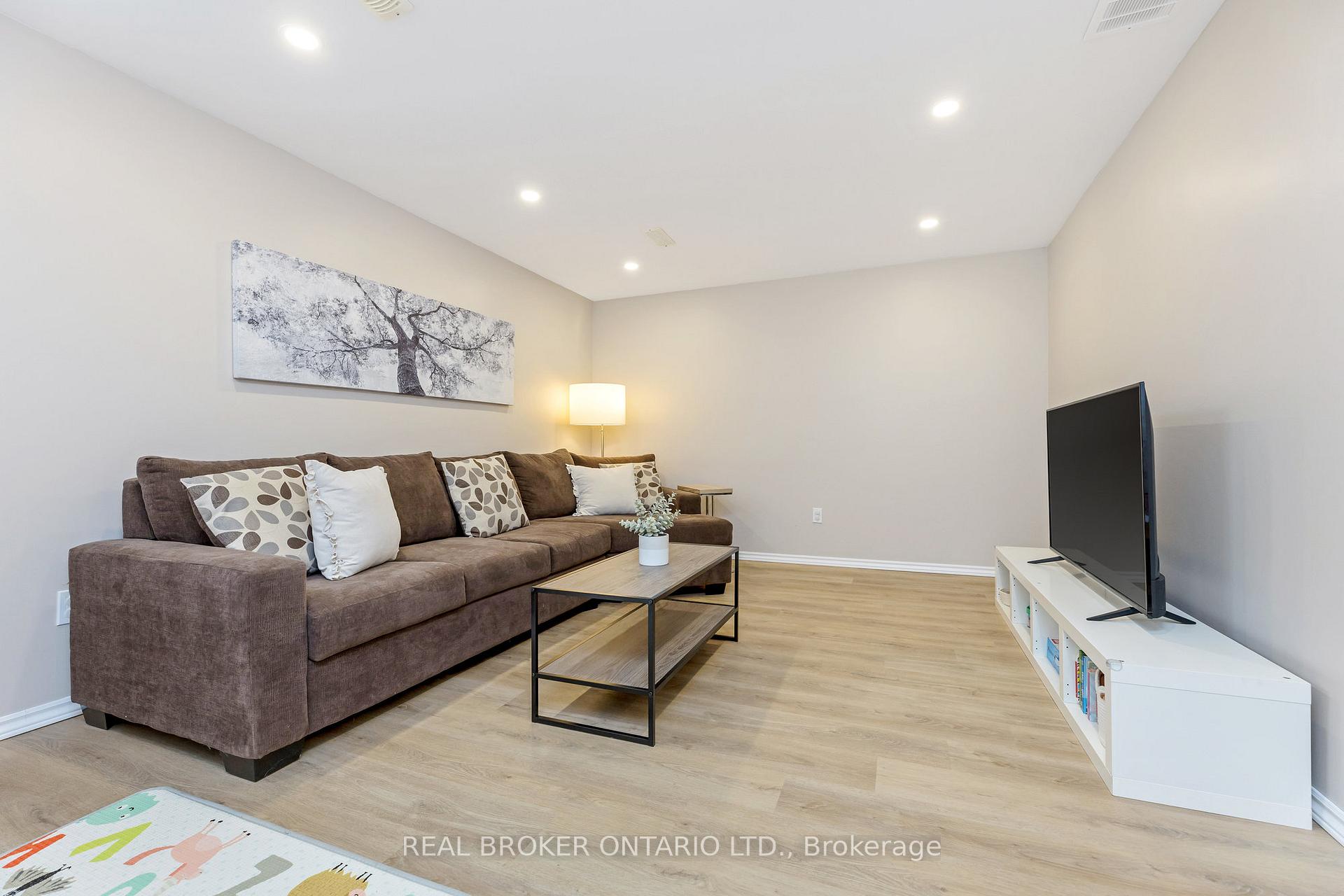 Photo 40 of 56 Roehampton Crescent, Guelph, Pineridge/Westminster Woods — HOMEH