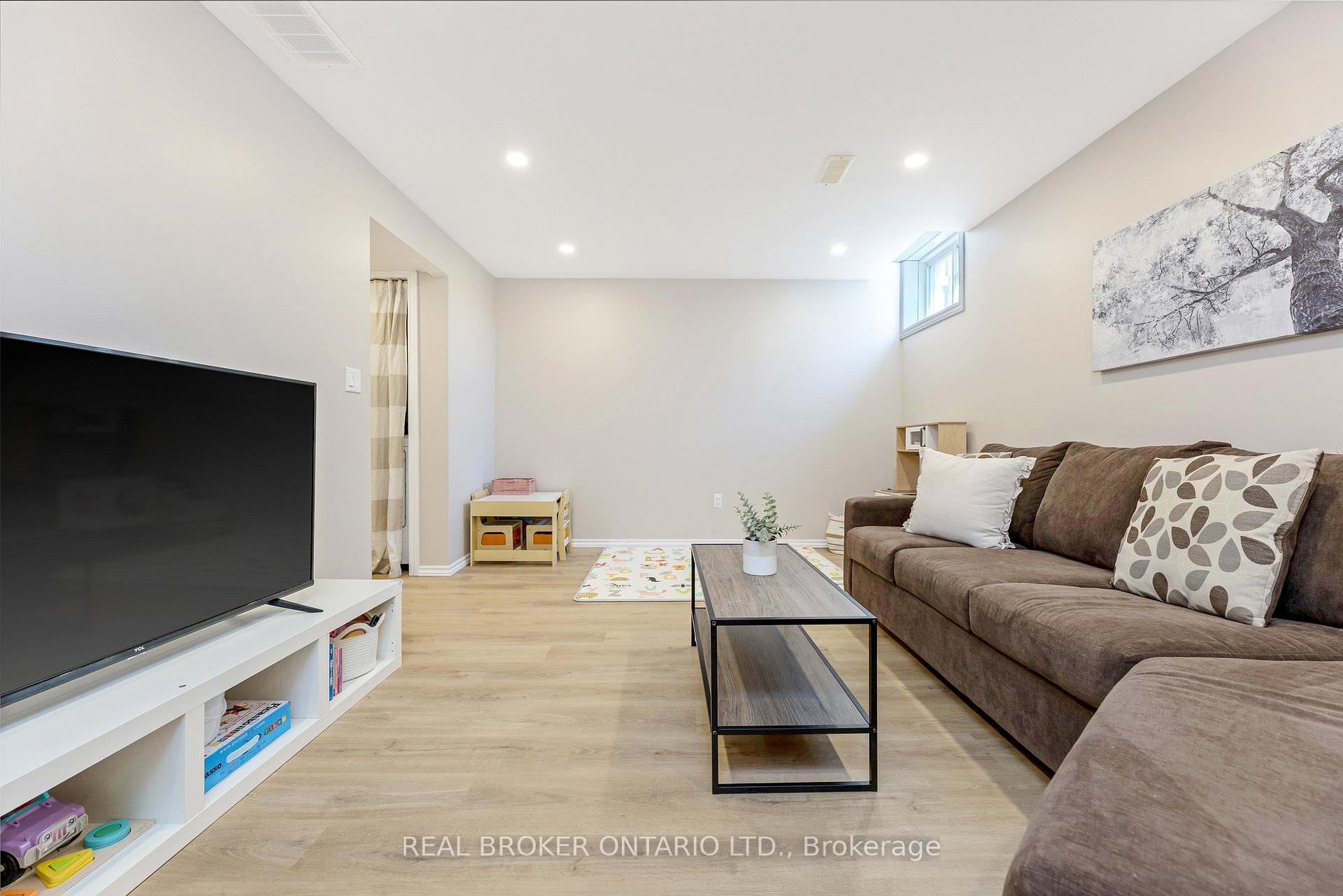 Photo 49 of 56 Roehampton Crescent, Guelph, Pineridge/Westminster Woods — HOMEH