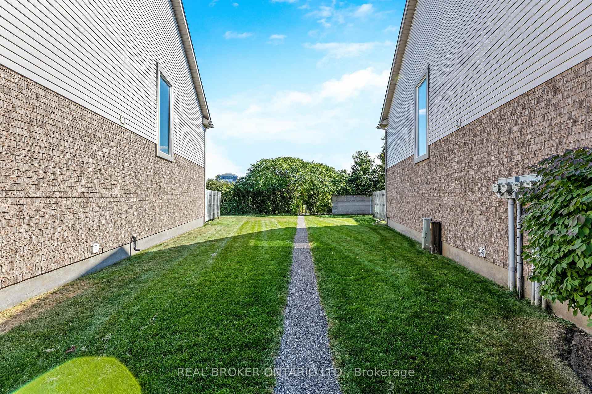 Photo 55 of 56 Roehampton Crescent, Guelph, Pineridge/Westminster Woods — HOMEH