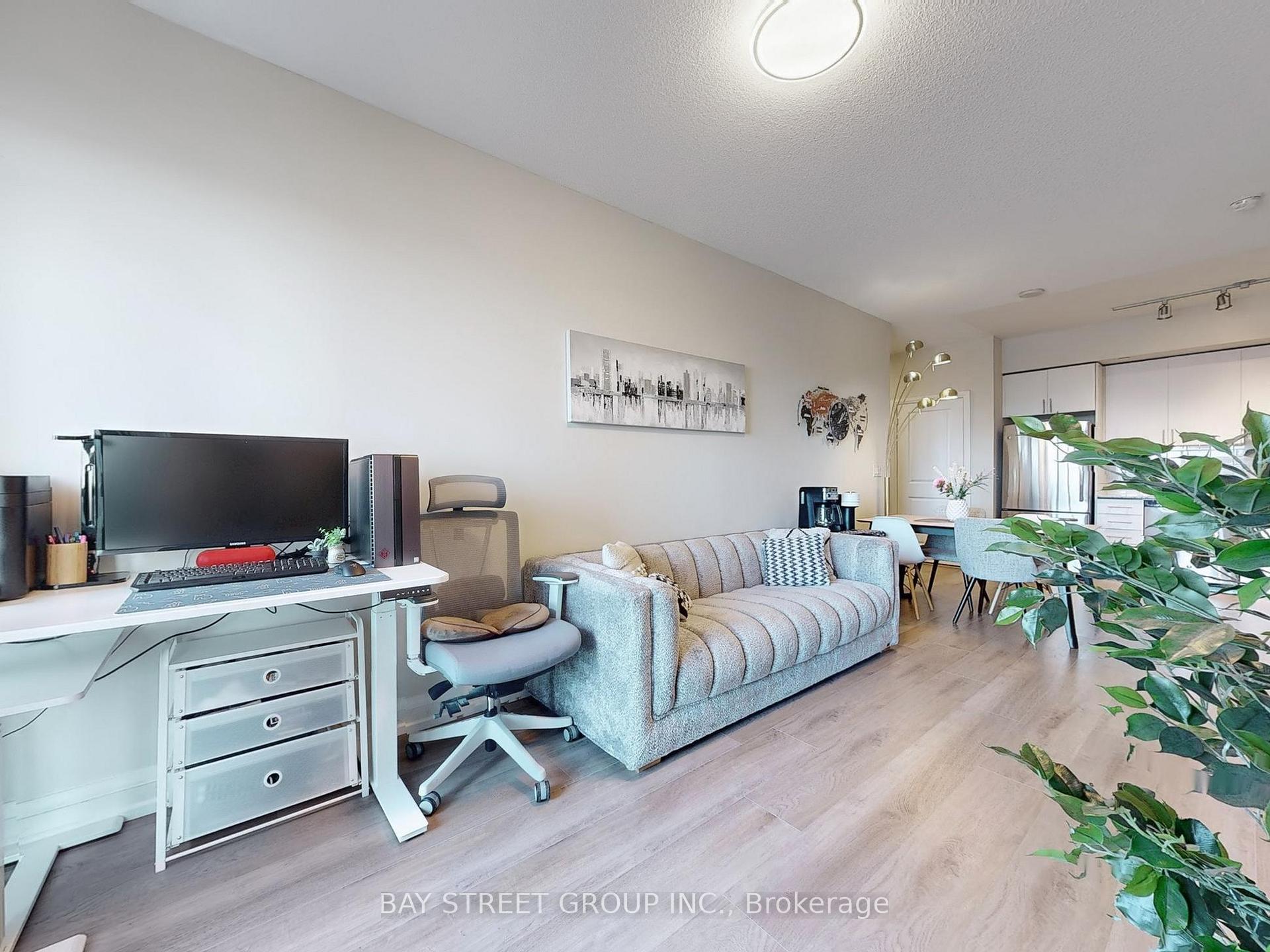 Photo 5 of Unit 1415, 7171 Yonge Street, Markham, Thornhill — HOMEH