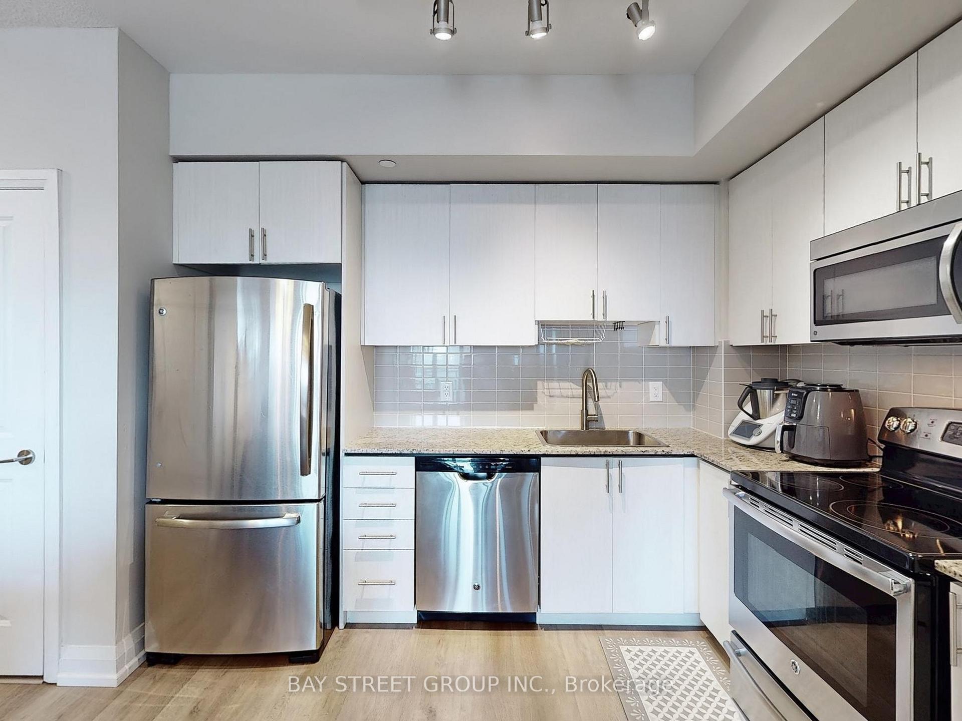 Photo 7 of Unit 1415, 7171 Yonge Street, Markham, Thornhill — HOMEH