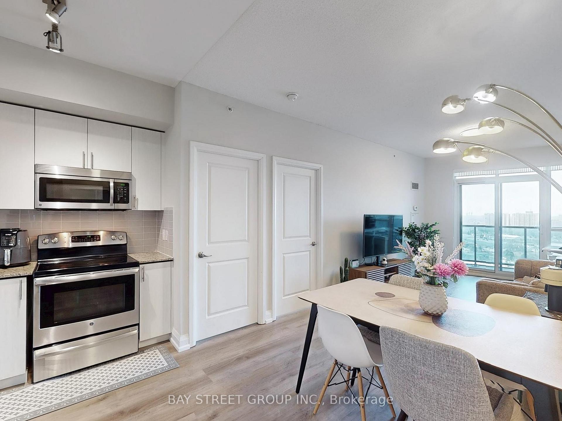 Photo 8 of Unit 1415, 7171 Yonge Street, Markham, Thornhill — HOMEH