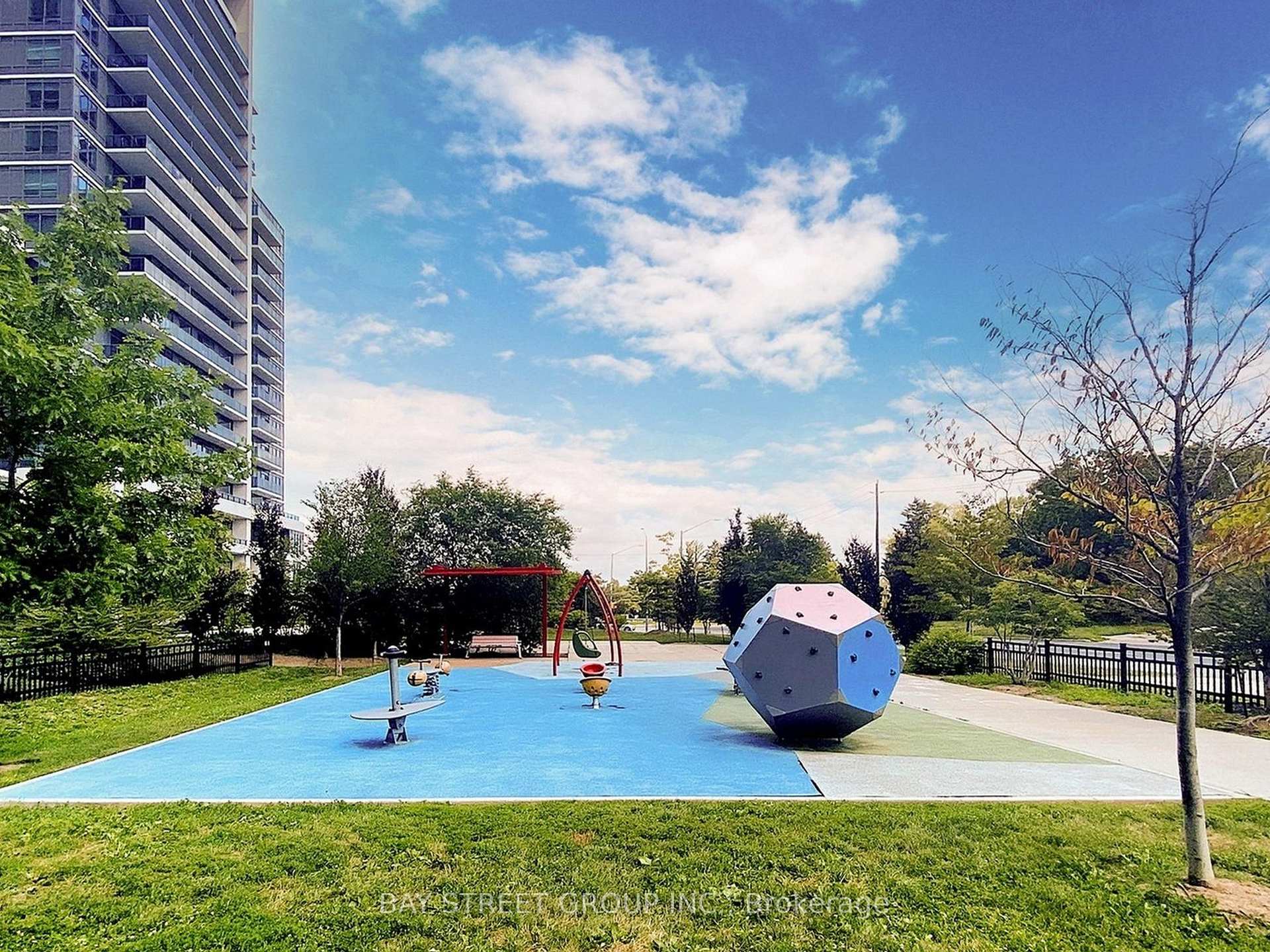 Photo 32 of Unit 1415, 7171 Yonge Street, Markham, Thornhill — HOMEH