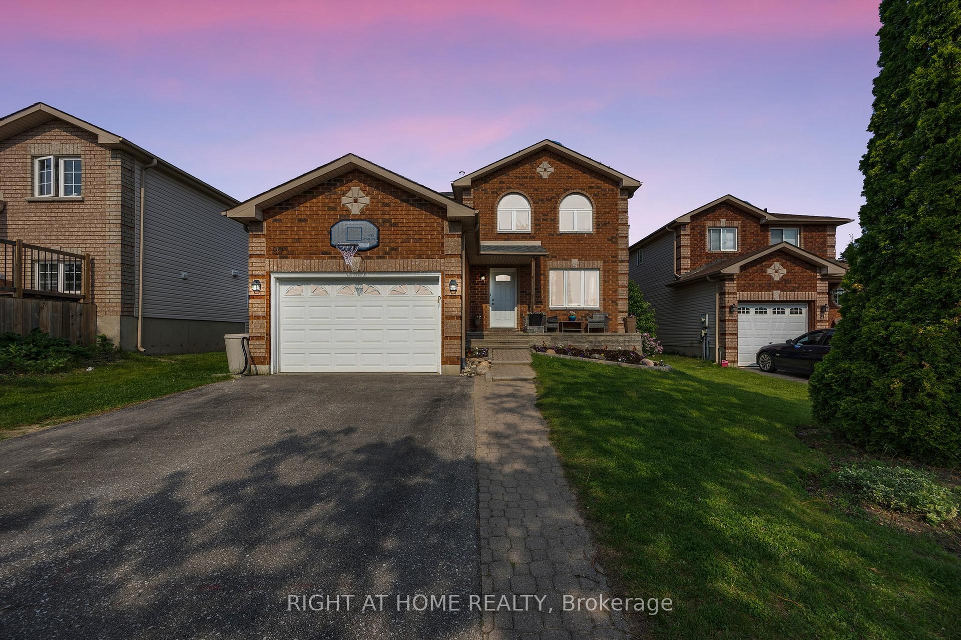 Photo 1 of 29 Hersey Crescent, Barrie, Holly — HOMEH