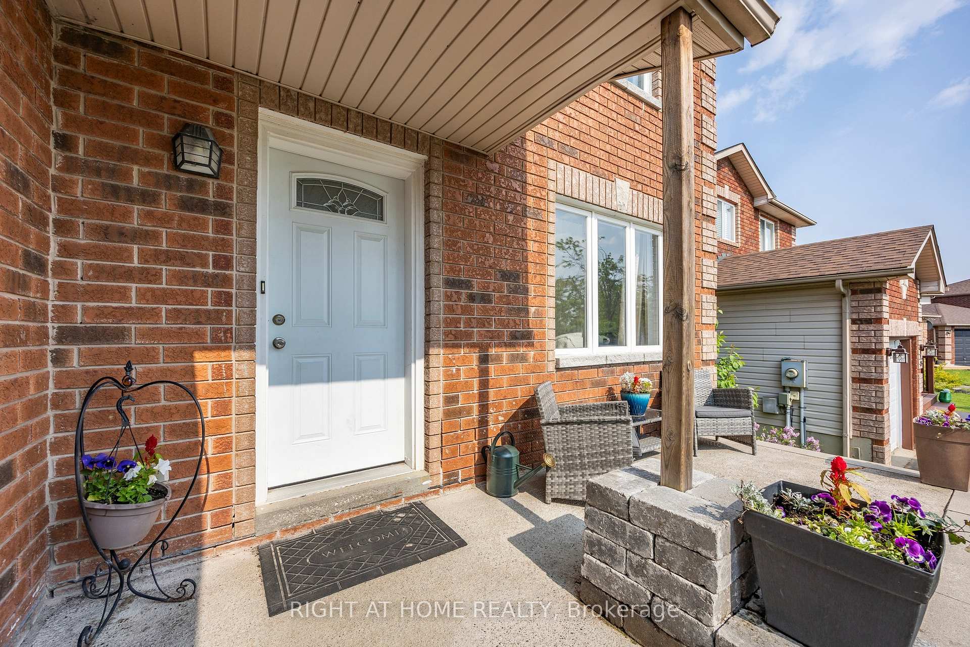 Photo 4 of 29 Hersey Crescent, Barrie, Holly — HOMEH