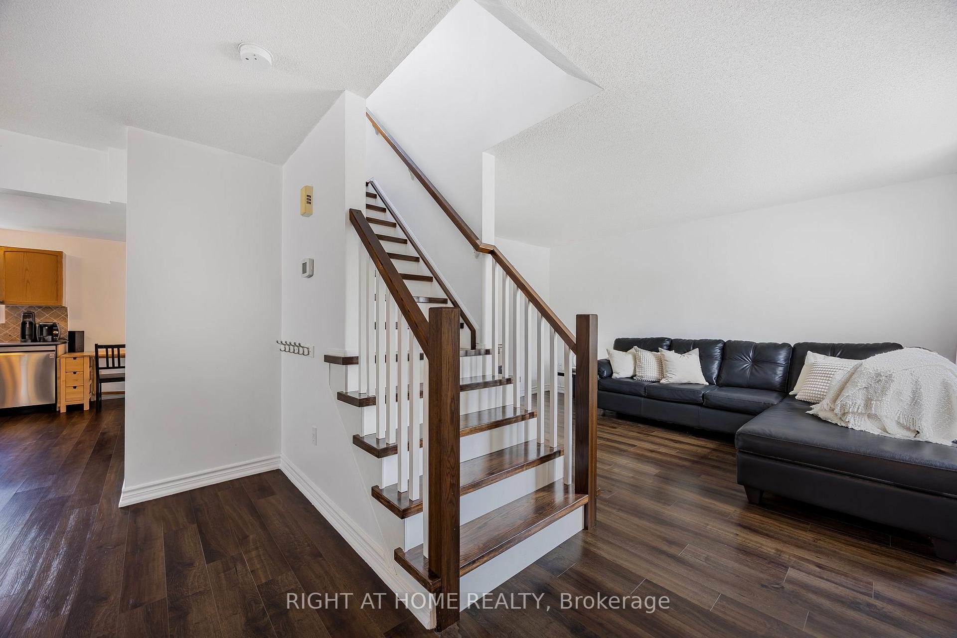 Photo 5 of 29 Hersey Crescent, Barrie, Holly — HOMEH