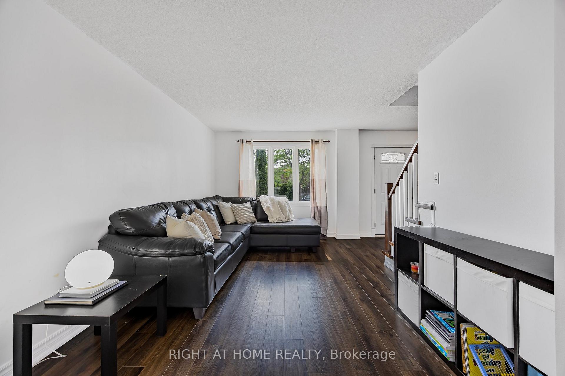 Photo 8 of 29 Hersey Crescent, Barrie, Holly — HOMEH