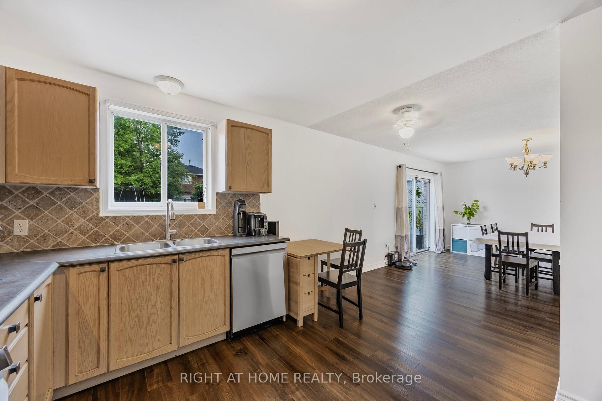 Photo 12 of 29 Hersey Crescent, Barrie, Holly — HOMEH