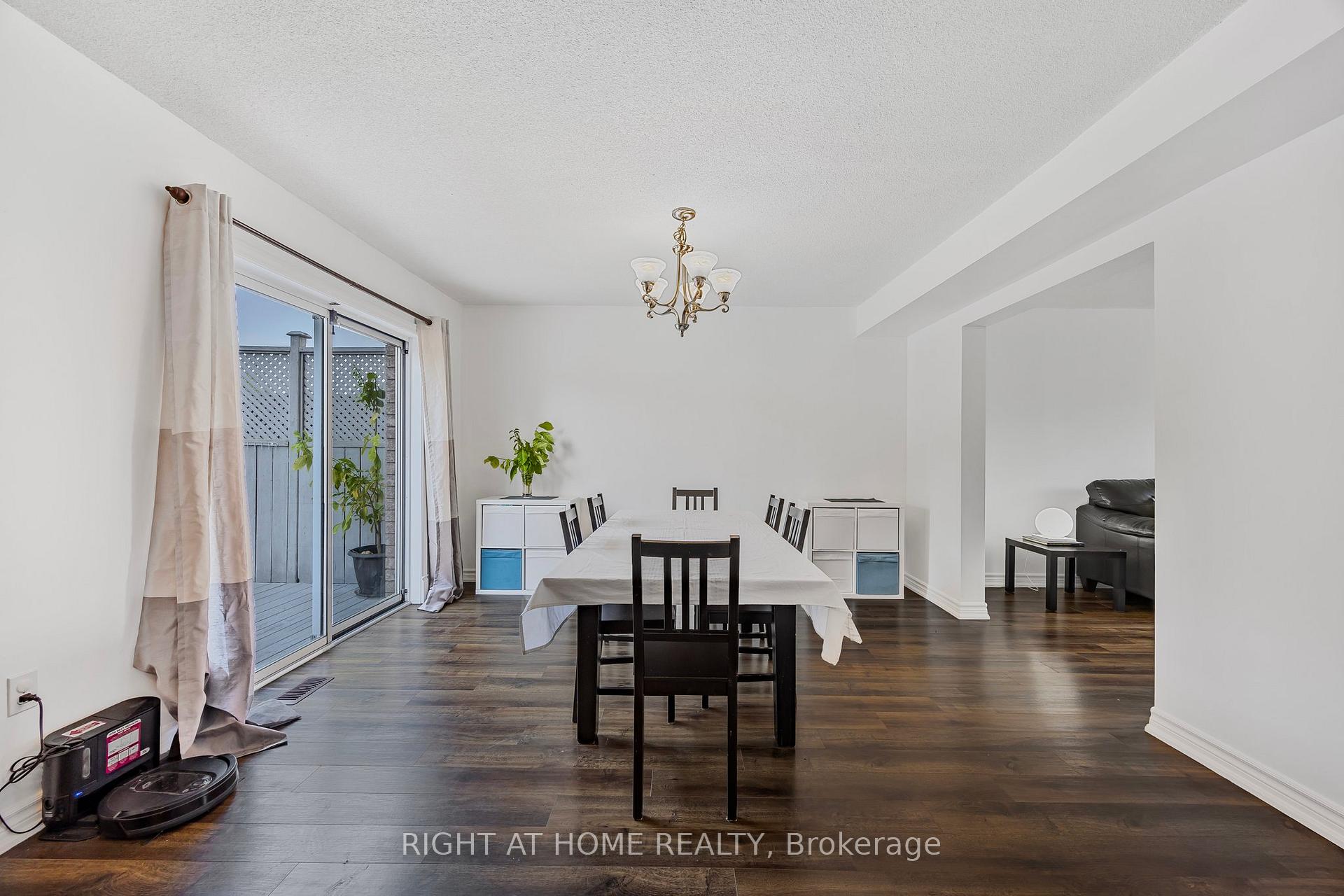 Photo 17 of 29 Hersey Crescent, Barrie, Holly — HOMEH