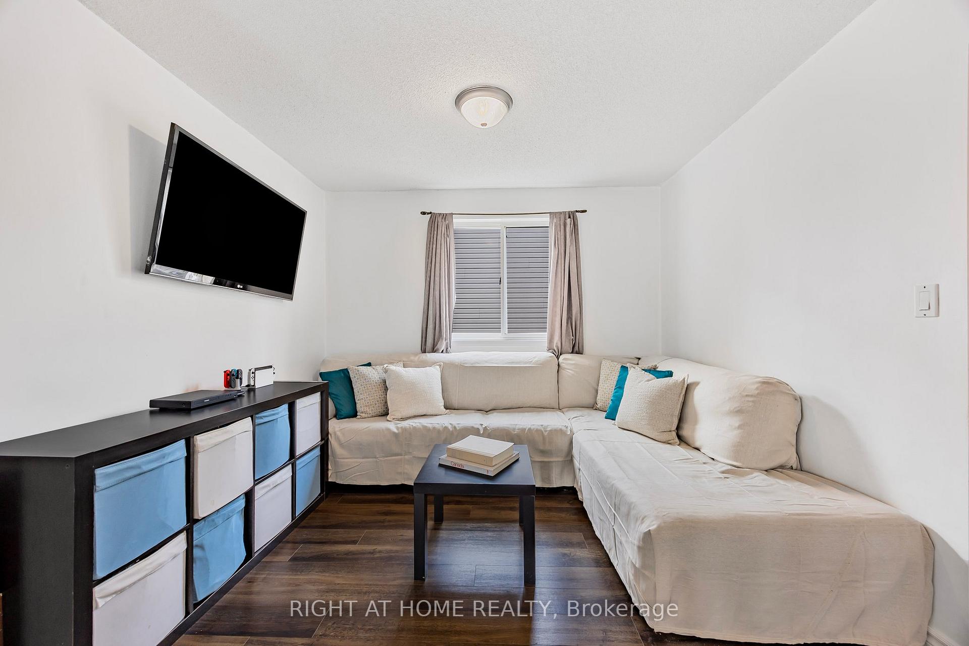 Photo 19 of 29 Hersey Crescent, Barrie, Holly — HOMEH