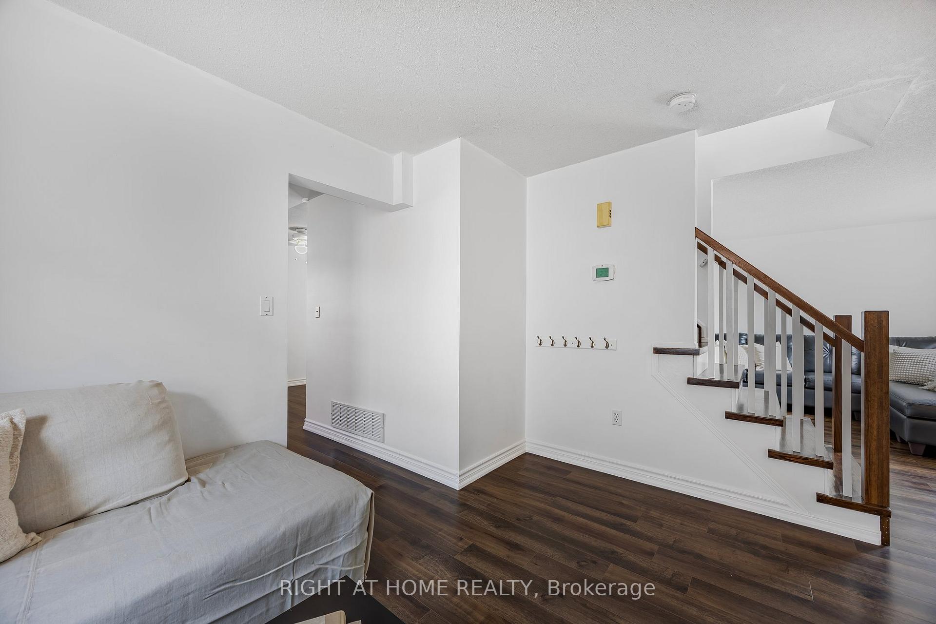 Photo 21 of 29 Hersey Crescent, Barrie, Holly — HOMEH