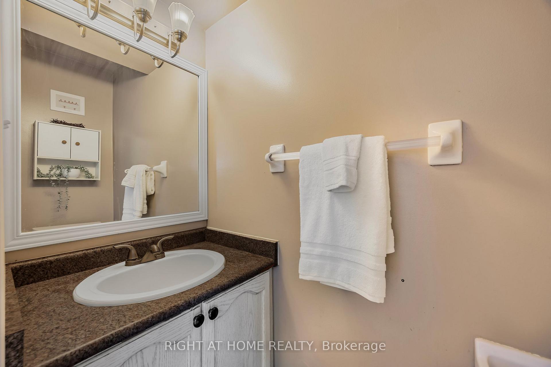Photo 22 of 29 Hersey Crescent, Barrie, Holly — HOMEH