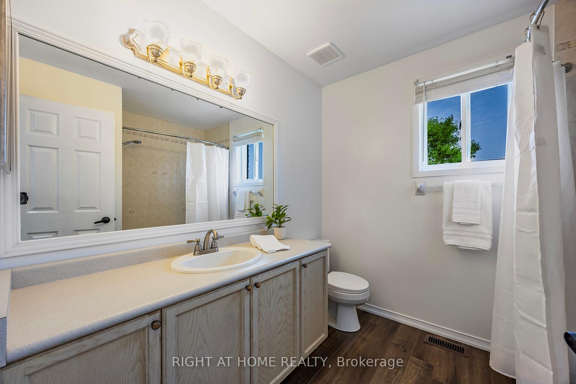 Photo 32 of 29 Hersey Crescent, Barrie, Holly — HOMEH