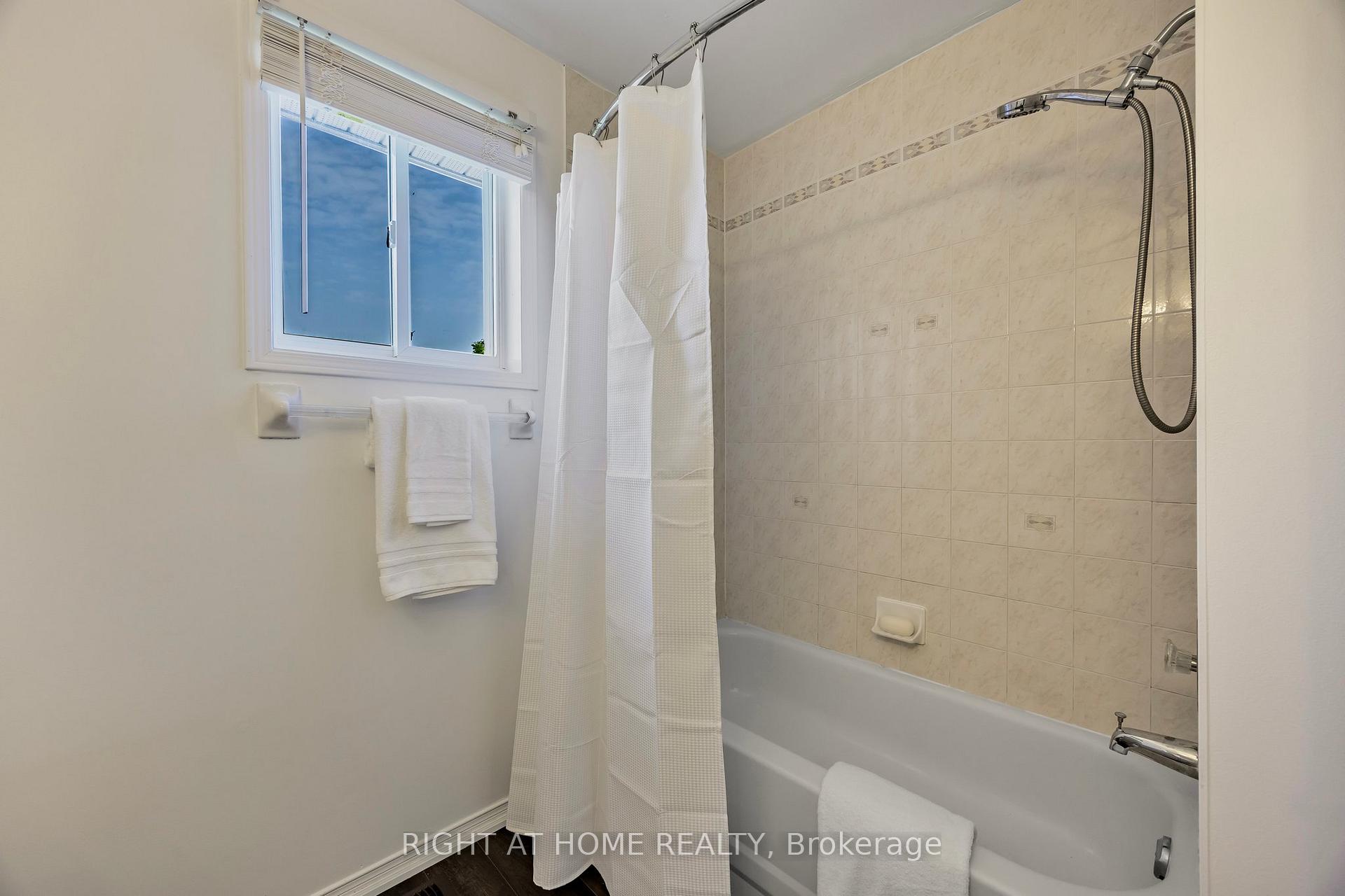 Photo 33 of 29 Hersey Crescent, Barrie, Holly — HOMEH