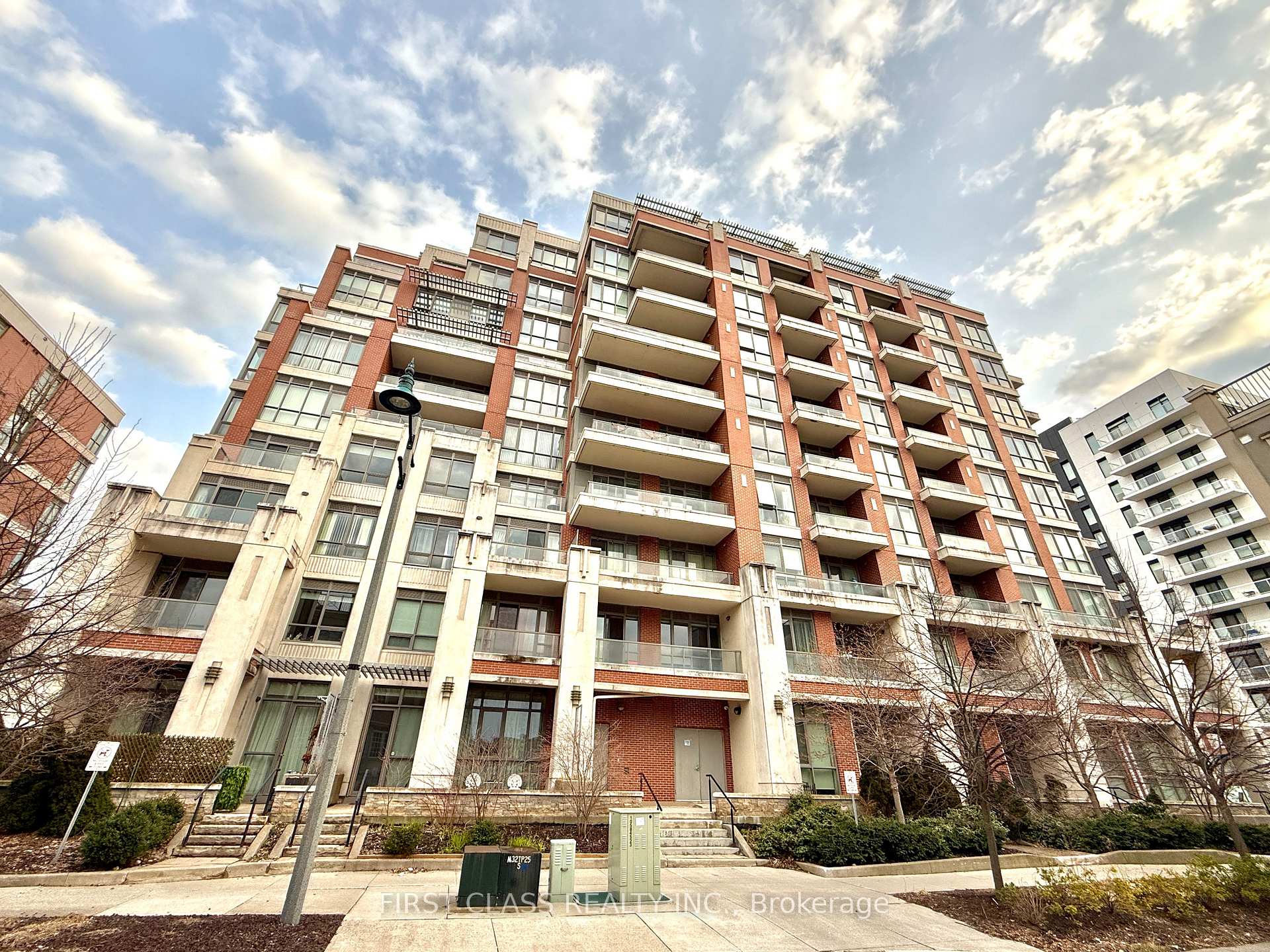 Photo 4 of Unit 108, 1 Upper Duke Cres, Markham, Unionville — HOMEH