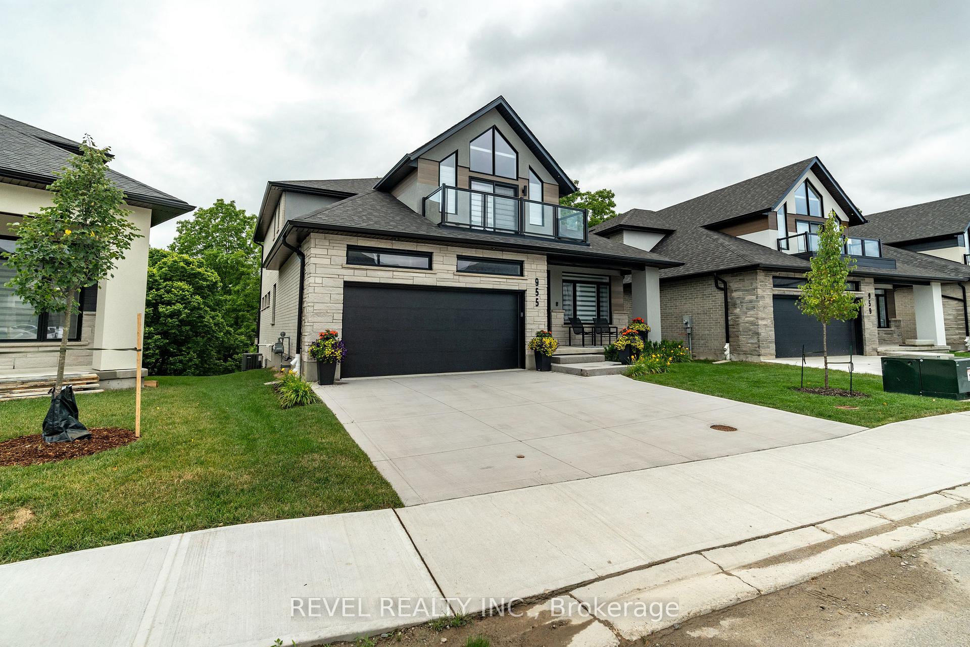 Photo 3 of Unit 13, 955 Stonecliffe Walk, Kitchener, Doon South — HOMEH