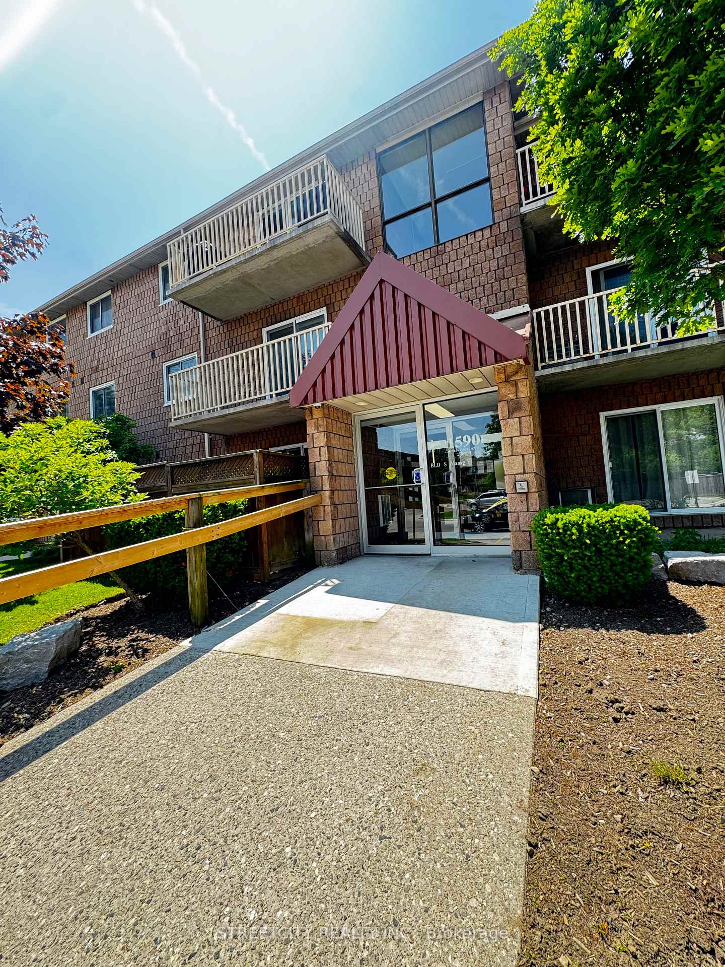 Front of Unit 302, 1590 Ernest Avenue